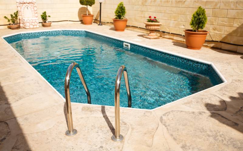 Limpieza de piscina-min